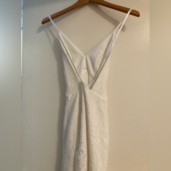 Lulu’s lace gown - Picture 4 of 11